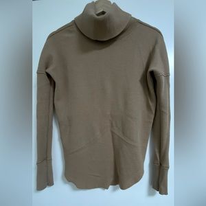 ARITZIA TNA, thermal cowlneck (XXS, honey beige)